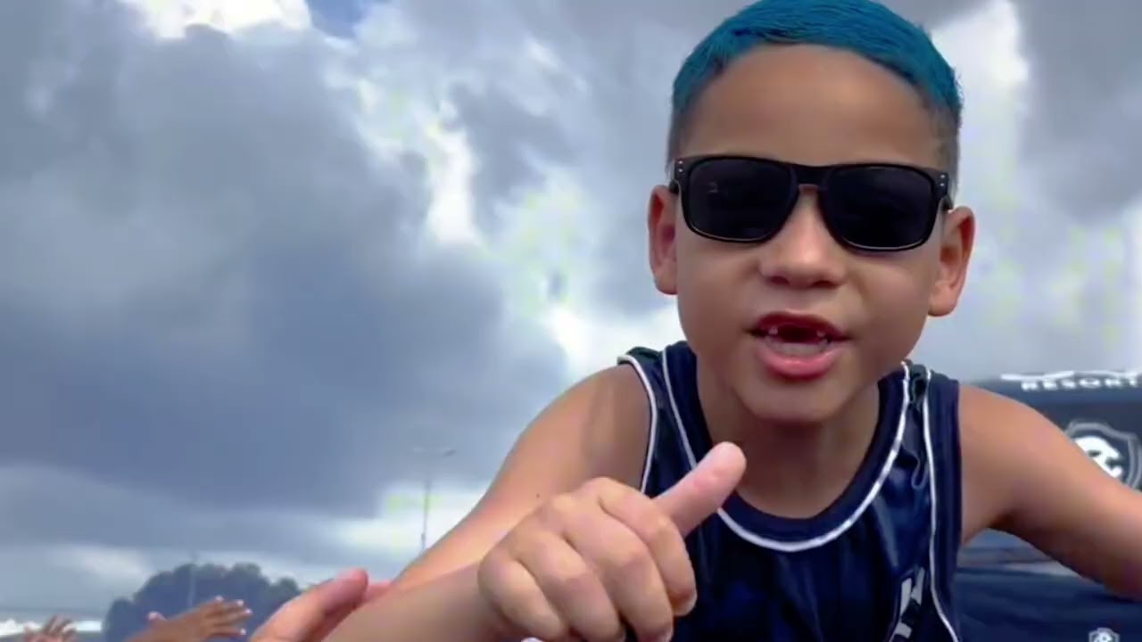 Torcida do Remo faz a festa na chegada do time para decisão contra o Goiás #remo #goiás #serieb 