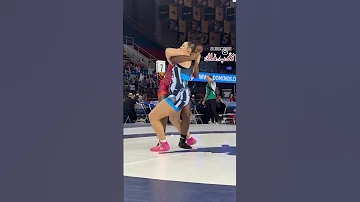 المرأة التي أقوي من الرجال Femalewrestlers 