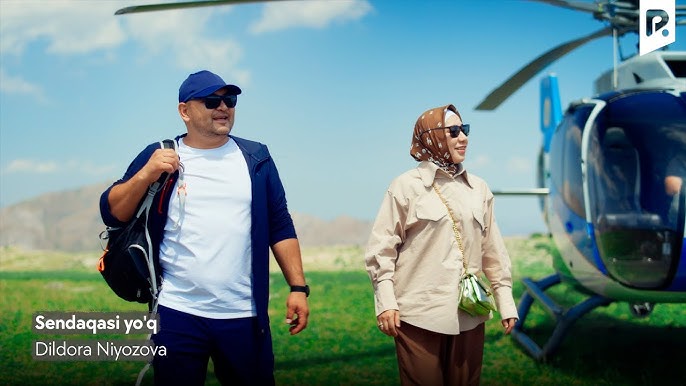 U dildoni devorga yopishtirdi va undan zavqlandi.