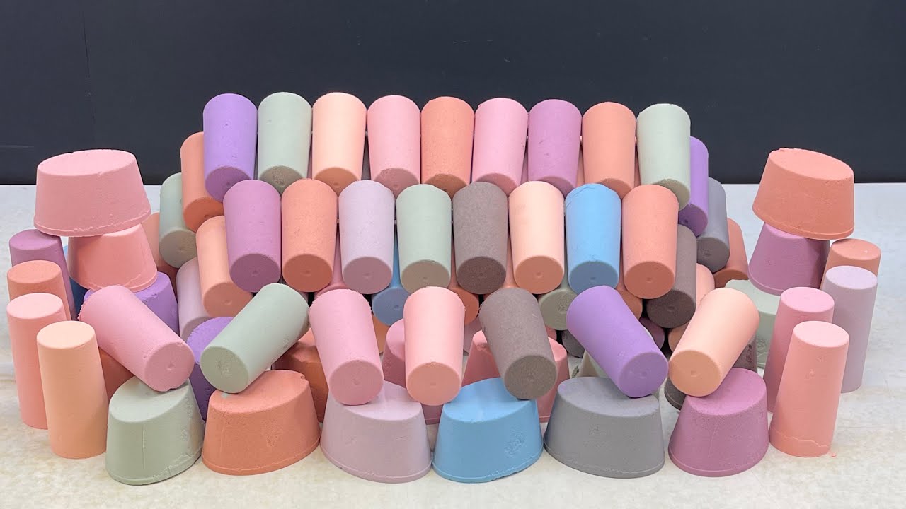 crushing baking soda /satisfying