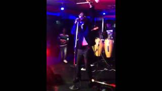 Ben Pol Singing Busy Signal Come Over (Live)