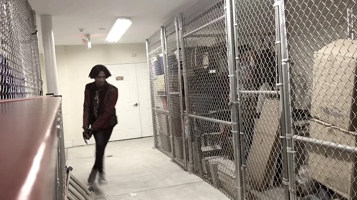 I Heart Fixed Camera. (“Classic Resident Evil be like...”)