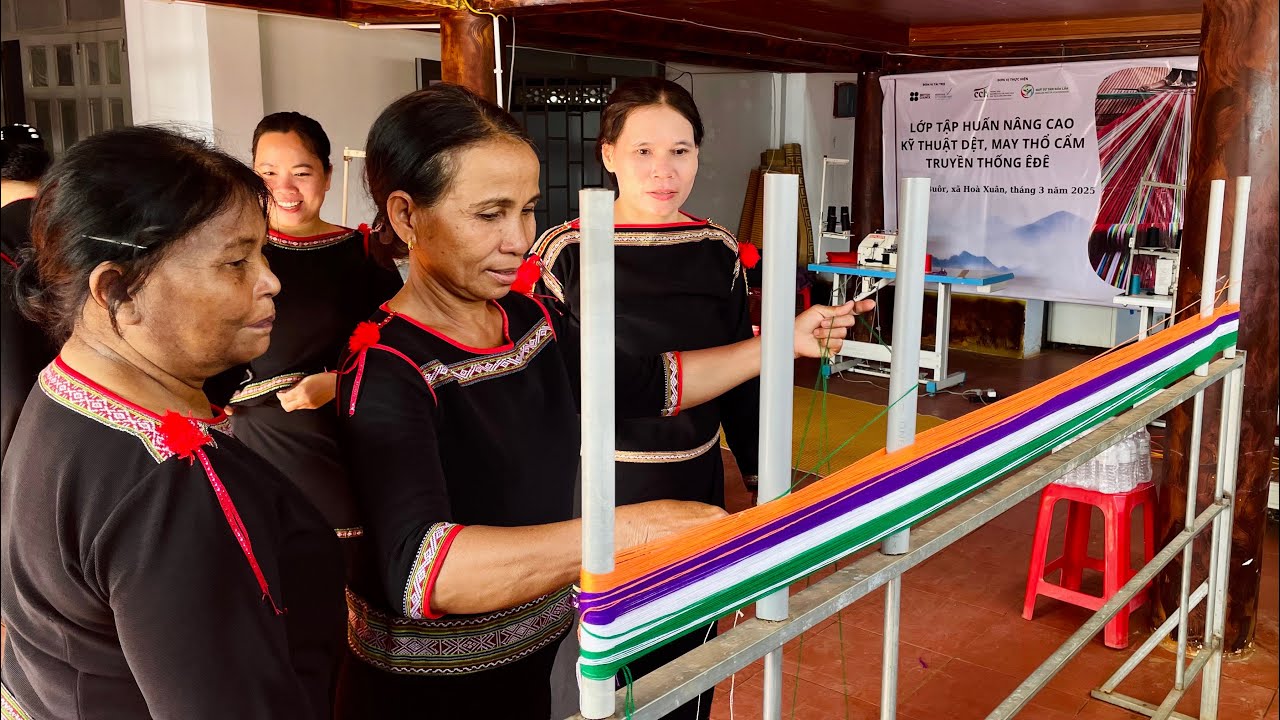 HỒI SINH NGHỀ DỆT THỔ CẨM TRUYỀN THỐNG