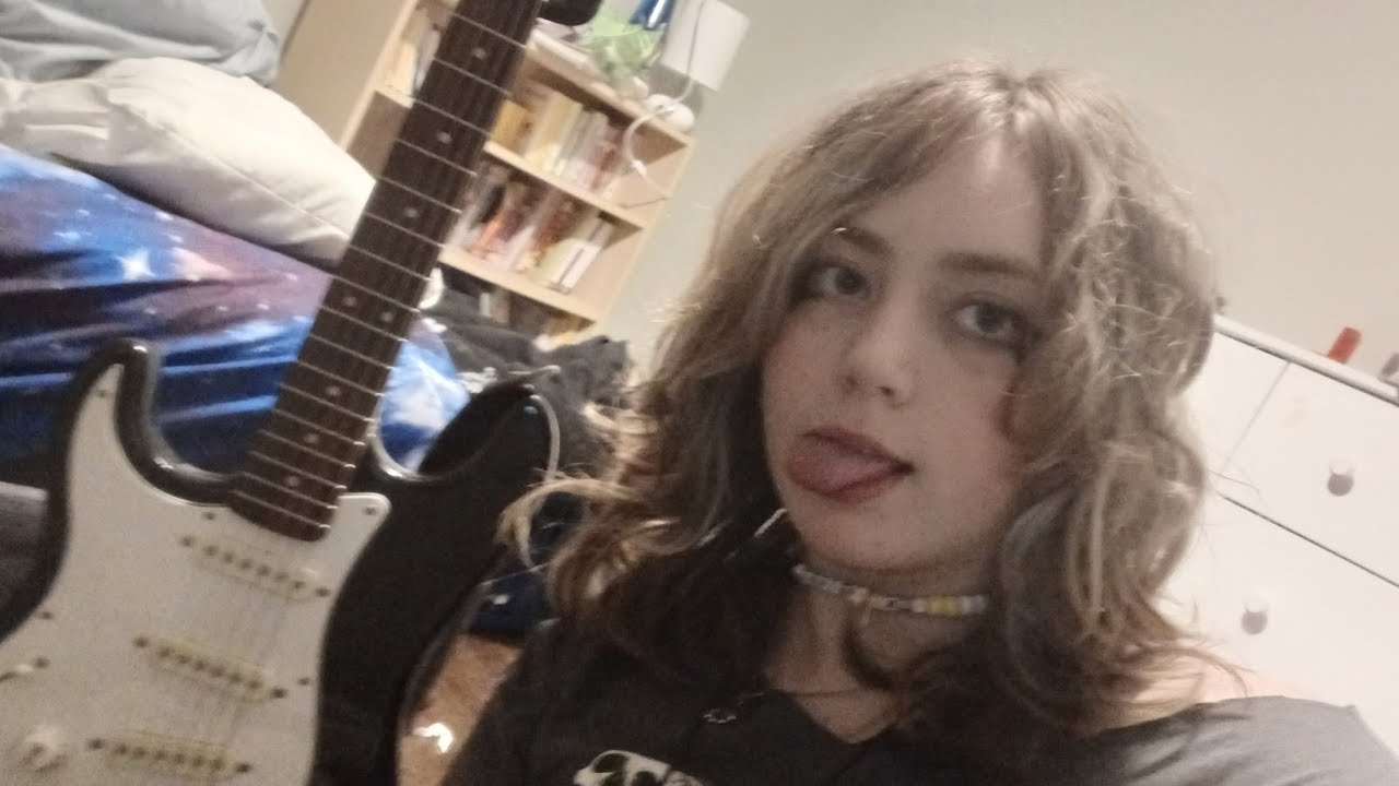 Try to fix my guitar with me(I thought I would get to play my guitar but no) 