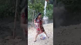 keseruan gadis desa mandi air hujan