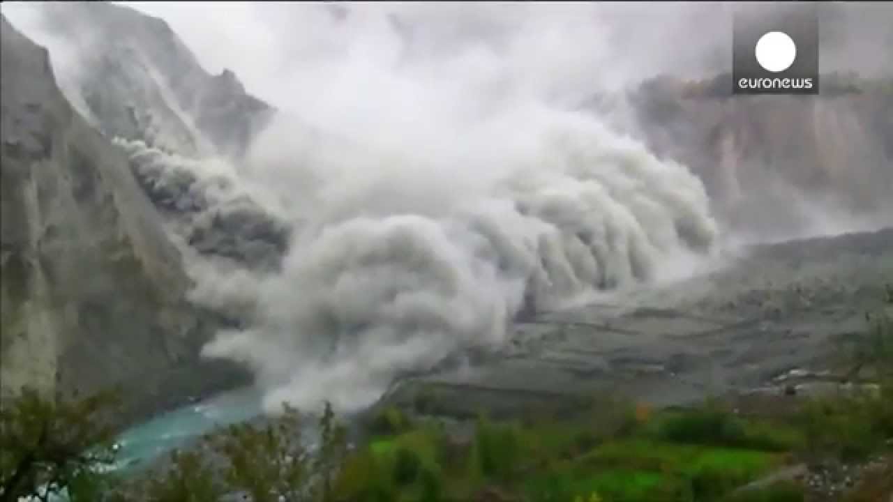 Earthquake aftermath: Fatal landslide caught on camera in Pakistan