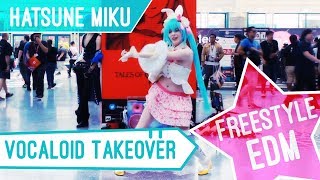 【Hatsune Miku】Rocca 【Anime Expo】【Cosplay Dance Cover】
🐰 Debuting my Bunny Miku cosplay! I really love dancing to this song! 💞 One of Clean Tears freshest works!
❣️More Anime Expo 2019: https://www.youtube.com/playlist?list=PLKTof99n3yGxExDDPft57nM9cuPpdxJ7z
💙Watch my Miku Expo vlogs here: https://www.youtube.com/playlist?list=PLKTof99n3yGzfgp6gSQFC6b8DdcJhtWX7
💙More Hatsune Miku dances: https://www.youtube.com/playlist?list=PLKTof99n3yGyf6F_6qv8a9XfrqiTPs2fV
✴️You can support the channel here at my brand new Patreon!
https://www.patreon.com/hollyann
Since it was such a fun time last year, this year we decided to host another Vocaloid Takeover dance gathering at Anime Expo!
🆕Uploading 2 dances each day all week!
⏪Previous Dance: https://youtu.be/sLafDD5fSJs
⏩Next Dance: https://youtu.be/UNUXmrgMA-w
💿Full Playlist: https://www.youtube.com/playlist?list=PLKTof99n3yGy_BHD6cGv9x88sL5Chk9UO
Song: Rocca
Music & Words: Clean Tears
Vocals: Hatsune Miku
Cosplayer: Holly Ann
Download song here: https://music.apple.com/fi/album/deep-reflection/1337482390
Support Clean Tears:
https://www.youtube.com/channel/UCnHGCQ0pwnRFF5Oe2YTeOcA
https://twitter.com/cleantears/
https://soundcloud.com/cleantears
https://www.facebook.com/Clean-Tears-504563139728285/
✨If youre new to my channel here are my personal recommendations of the best videos that represent the different types of videos I make on my channel: https://www.youtube.com/playlist?list=PLKTof99n3yGyZK6tz00JjaLQzEvBGS3H3
💞Find me on your favorite sites:
https://www.twitter.com/feat_HollyAnn
https://www.facebook.com/hollyannann
https://instagram.com/hollyannann/
http://hollyannann.tumblr.com/
http://worldcosplay.net/member/HollyAnn 【Hatsune Miku】Rocca 【Anime Expo】【Cosplay Dance Cover】