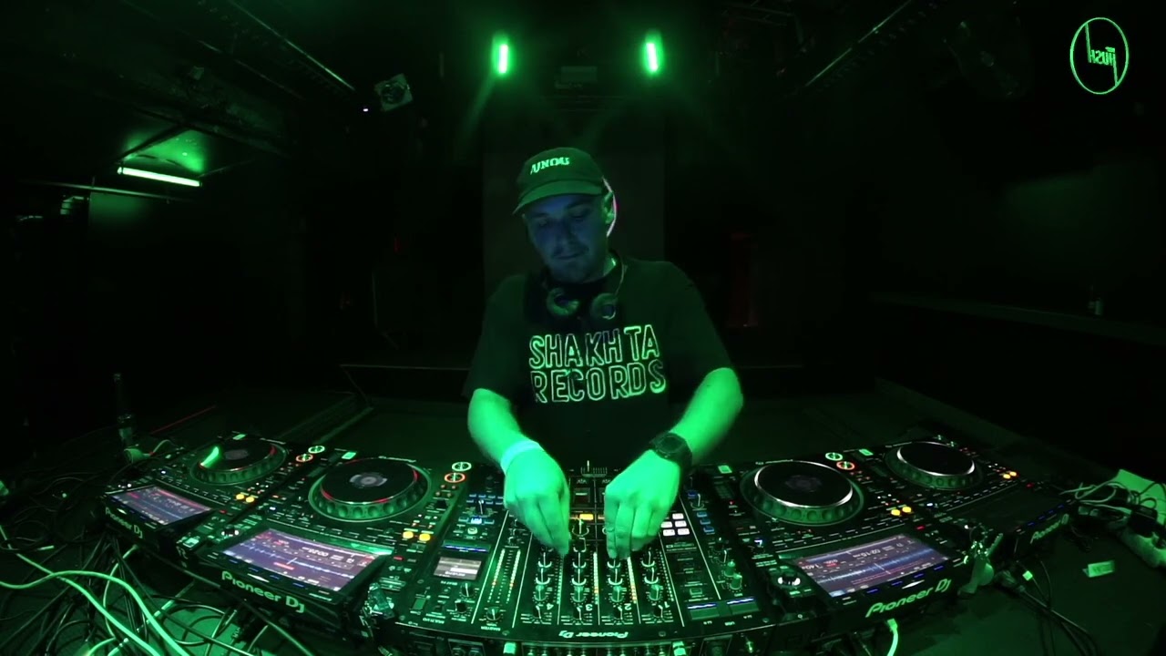 WZ at Keep Hush  Live Prague