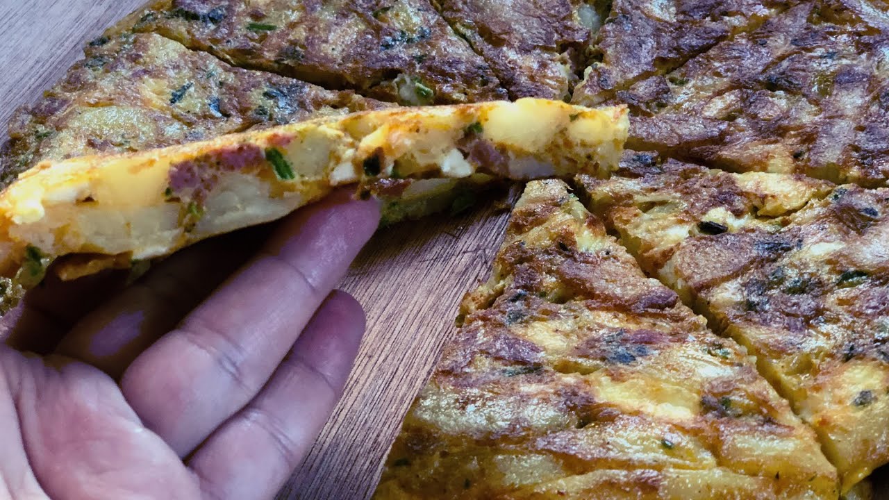 تورتية ( أومليط )بالبطاطا والبيض كتوجد بسرعة غير فالمقلة بدون فرن روعة ولذيذة أكلة خفيفة وصيفية 💯💯