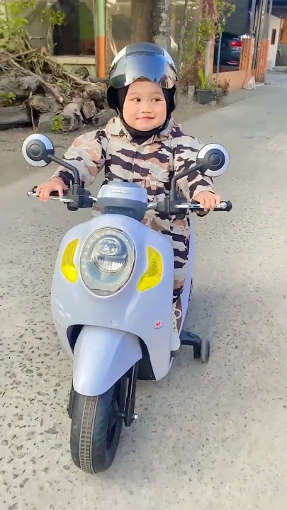 Shaqueena jalan-jalan pakai Scoopy. #shorts #subscribe #motoranak