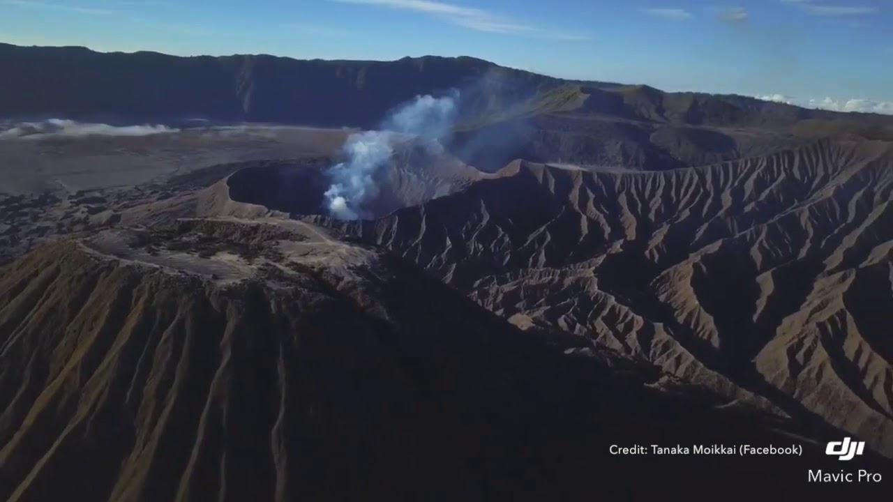 Pemandangan Dari Puncak Gunung Bromo The View From The Top Of