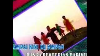 elvy sukaesih - sekuntum  mawar merah.mp4 (akbar sakera)