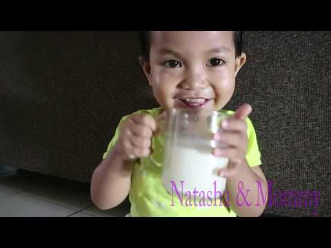 Bocah Imut Minum Susu Dulu -- Cute Toddler Drinking Milk