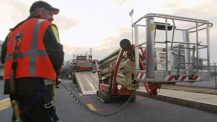 JLG® Compact Crawler Boom Features