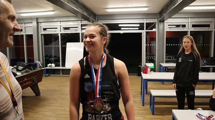 Teenage female boxing sensation Amelia Barker!