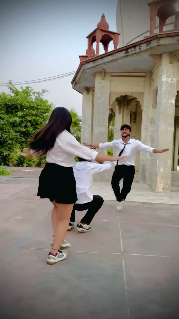 Camera man ko dekho??#youtube #ytshorts #look #dance #couple #love #upneetkaur #trending