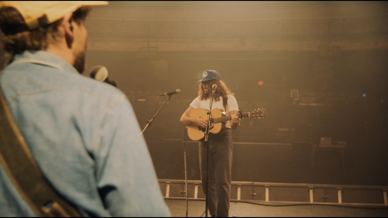 Guarda Hazlett - Blame The Moon (Live from Montreal) su YouTube Guarda Hazlett - Blame The Moon (Live from Montreal) su YouTube