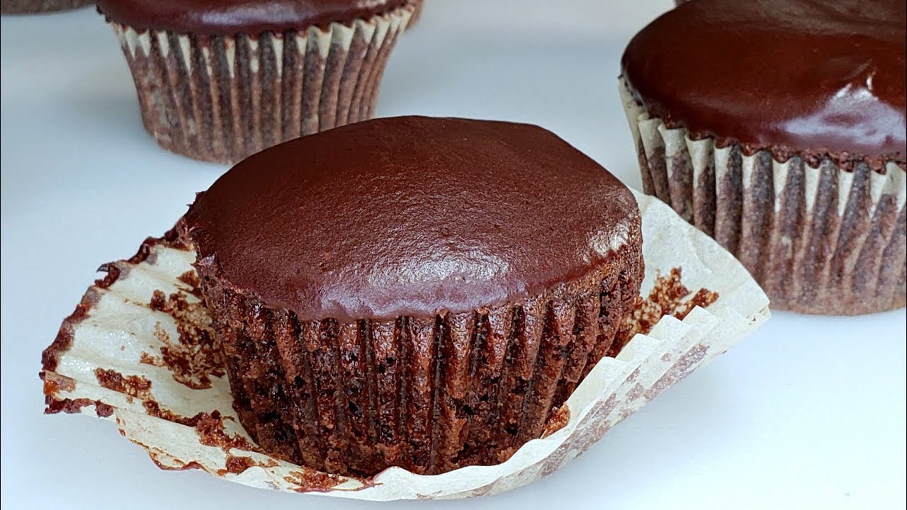 CHOCOLATE CUPCAKE CUPCAKE RECIPE / HOW TO MAKE CHOCOLATE CUPCAKES URDU