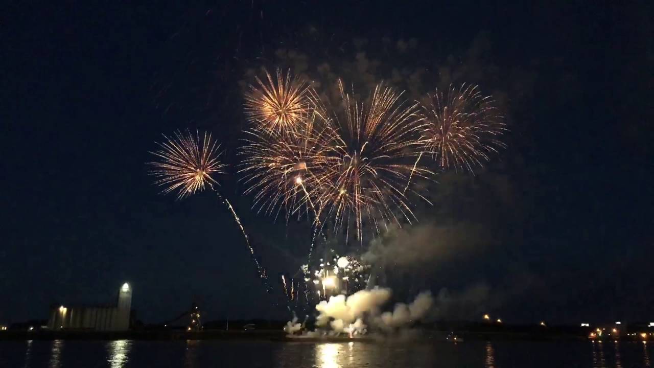 Riverfront Fireworks St. Louis, MO YouTube