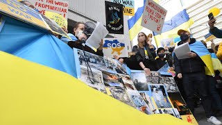 ウクライナ侵攻に抗議、大阪駅前で集会