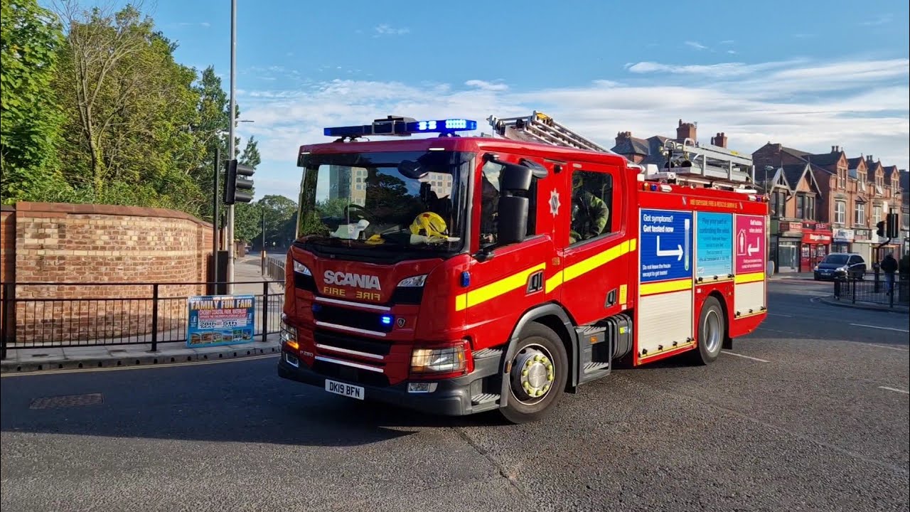 Merseyside Fire & Rescue Service - Aintree Responding on Blue Lights ...