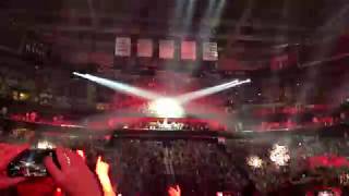P!NK flies!