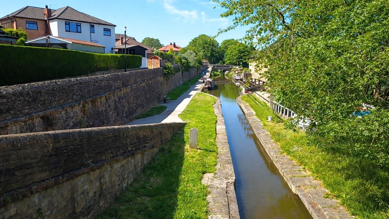 Peak Forest Canal Walk: From Furness Vale to Marple Locks