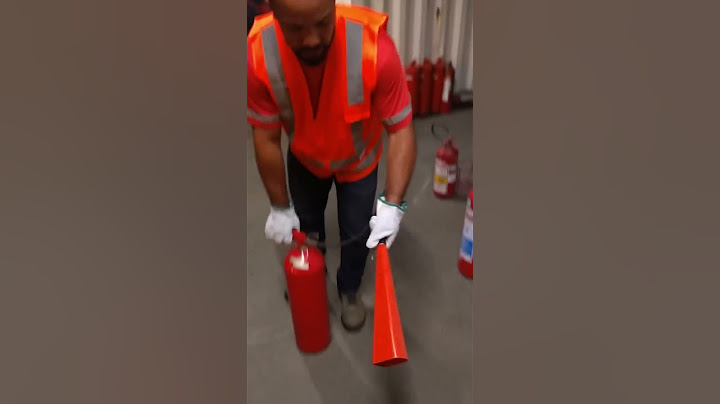 Onde não devemos pegar no extintor de incêndio CO2! #incendio #fumaça #emergency #extintor
