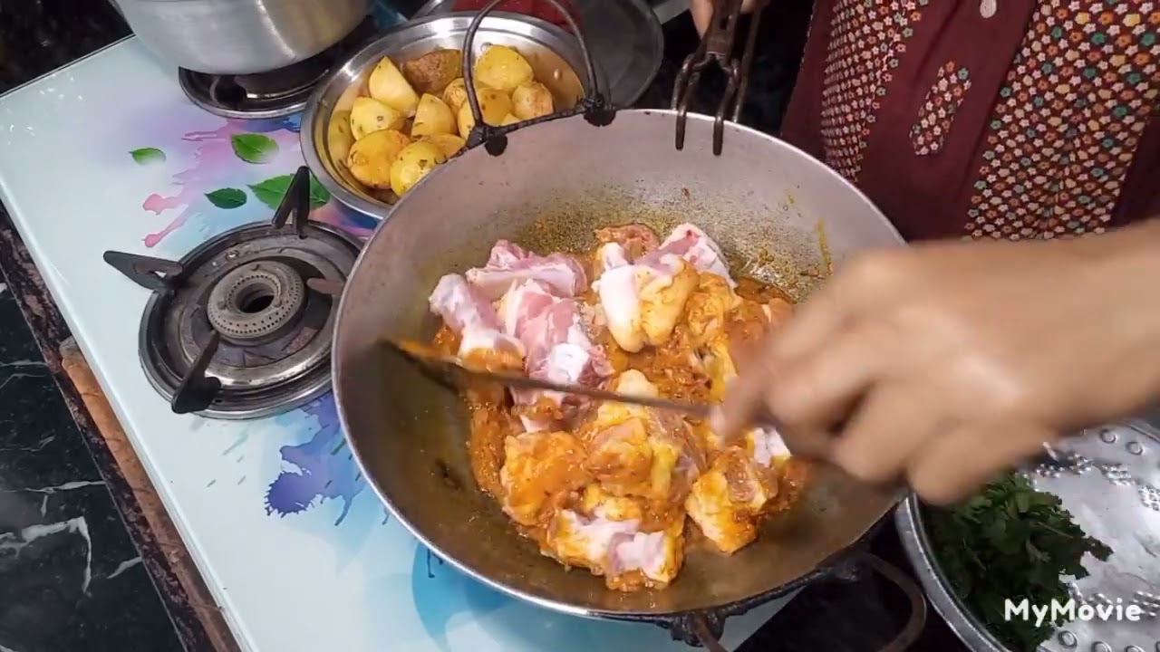 বন্ধুরা এইভাবে একবার মটন বানিয়ে খেয়ে দেখুন আশা করি মুখে লেগে থাকবে।