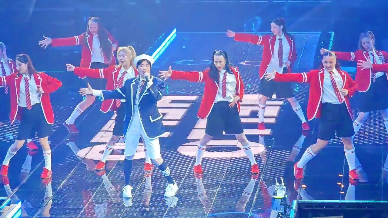 Watch [Vietsub] Lý Vũ Xuân ♪ SHUT UP AND DANCE | 李宇春《闭嘴跳舞》 Fancam (The Queen & The Dreams Tour 2025) on YouTube