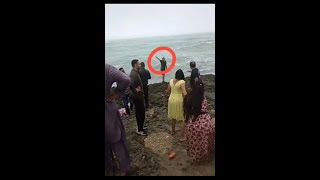 5 indians fell into the sea at #salalah #almughsailbeach - for full video follow my page