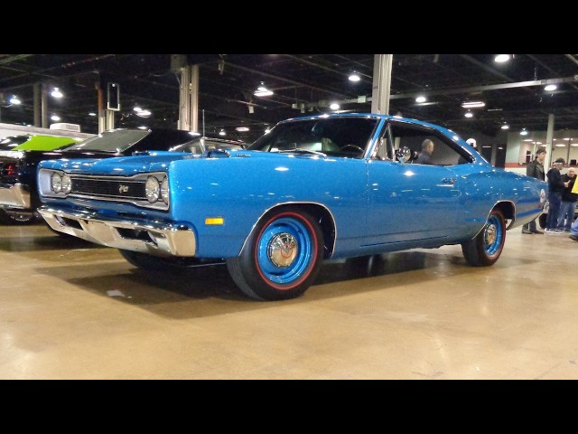 1969 Dodge Super Bee 426 Hemi V8 with a 4 Speed in B5 Blue on My