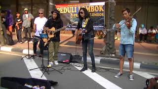 Bikin merinding dengar pengamen ini nyanyi lagu daerah NTB di acara penggalangan dana untuk Lombok