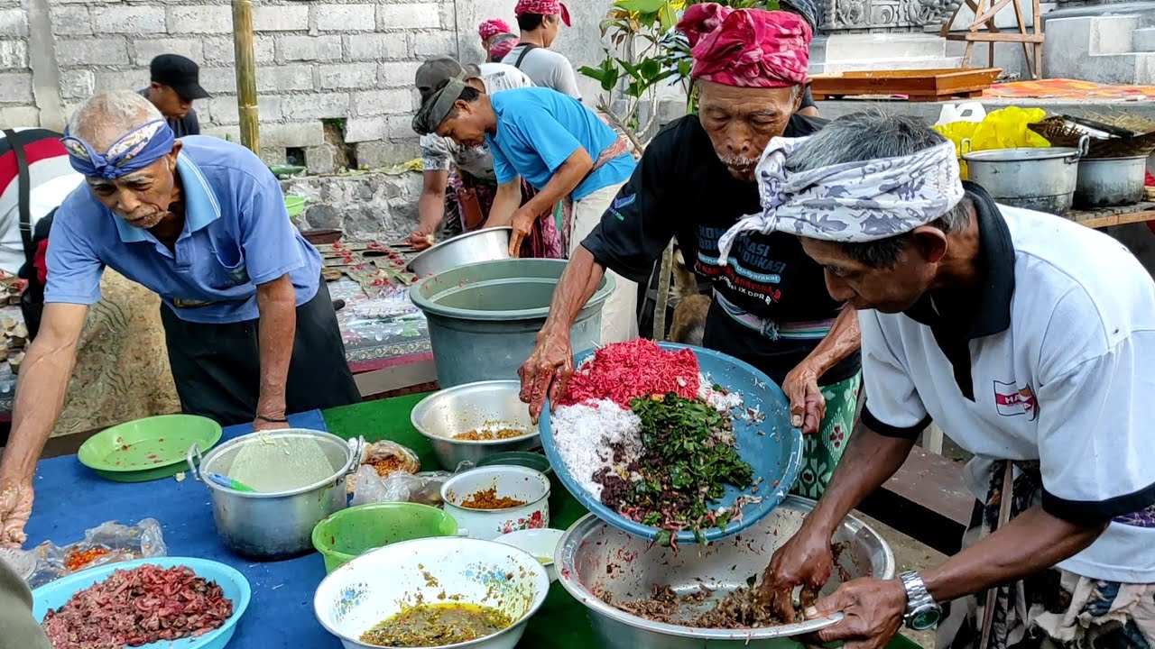 Tradisi Mebat di Bali Timur / Cara Masaknya yang Unik