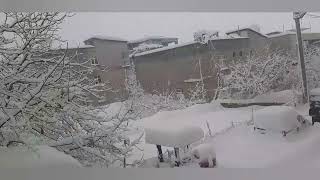 yüce dağ başında yağan kar iydim yağmur yağdı Güneş vurdu eridim...