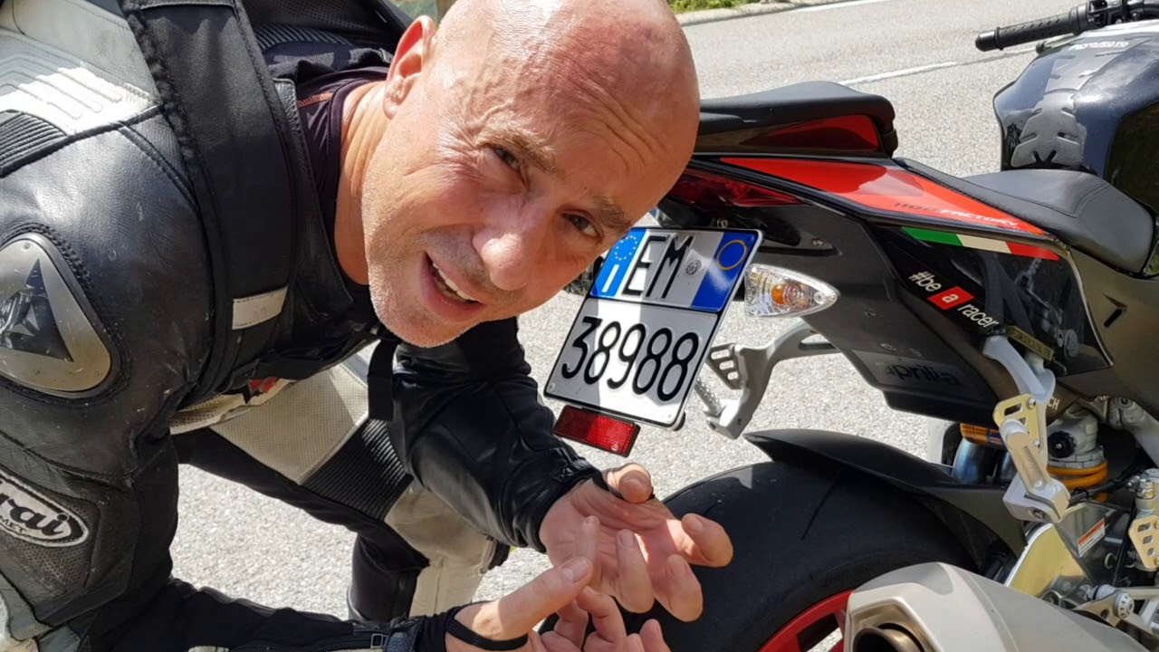 Aprilia Tuono Factory - Pirelli Supercorsa SP vs Dunlop Sportsmart TT