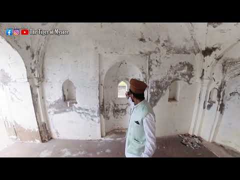 Exploring a 300 Year Old Historical Mosque