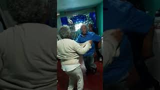 2 ABUELOS bailan GATO 🇵🇪🔥 #salsa #salsadancing #dance #dancing