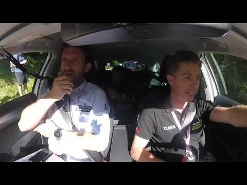 Video: Saib: Mitchelton-Scott lub backstage dhau los ntawm hnub zoo kawg ntawm Giro d'Italia