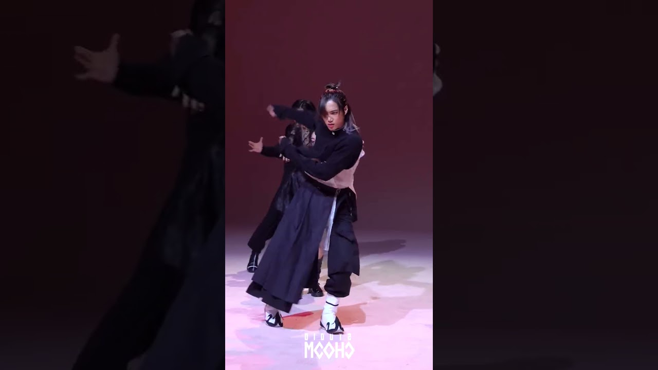 Kai (카이) -Peaches ~ Dance Mirror