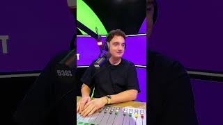 Dylan Belandde In Een Ongemakkelijke Situatie Met De Ober