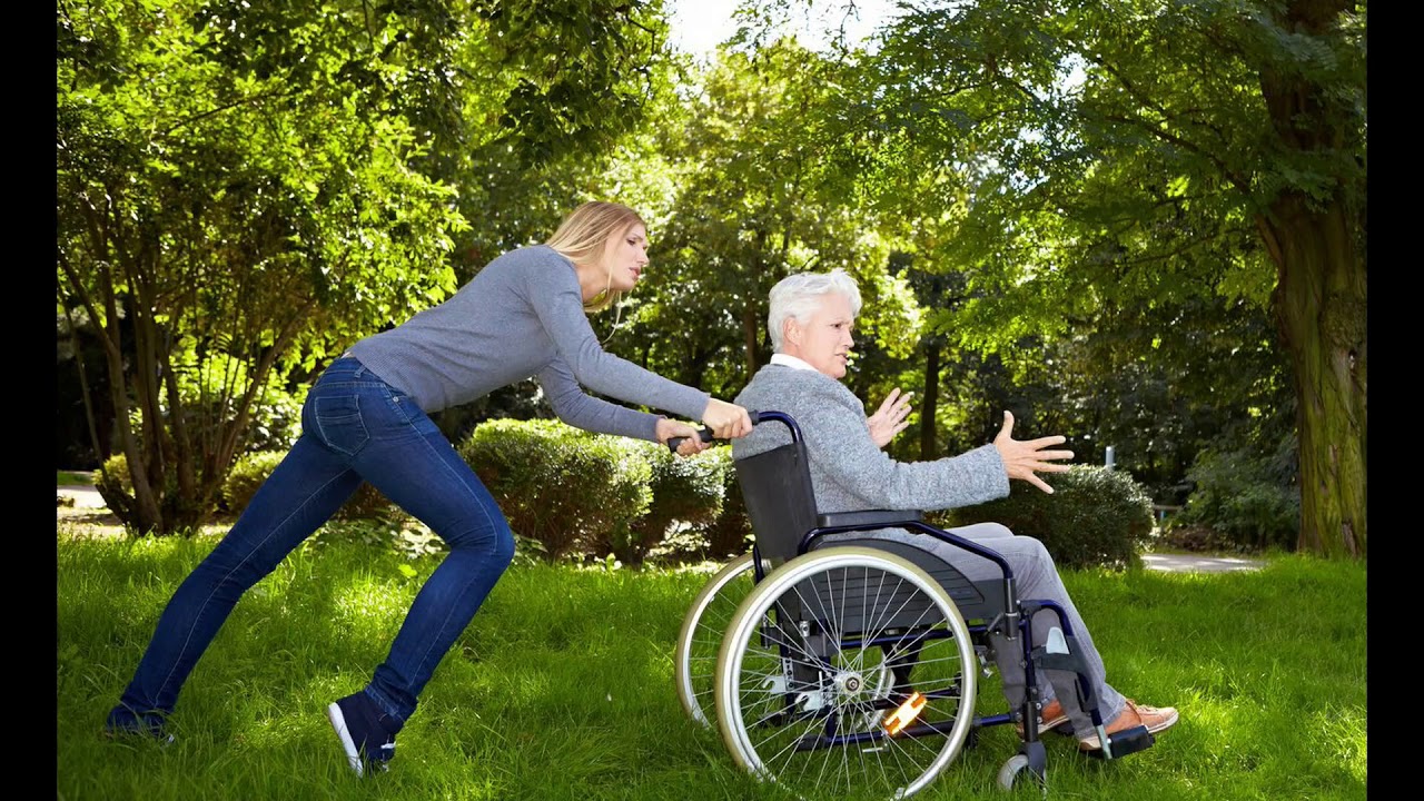 Осуществление ухода за инвалидом. Люди инвалиды. Пожилые люди и инвалиды. Пенсионер инвалид. Пенсионеры дети инвалиды.