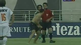 Torcedor invade o campo e briga com o juiz no clássico Atlético MG x America MG screenshot 1