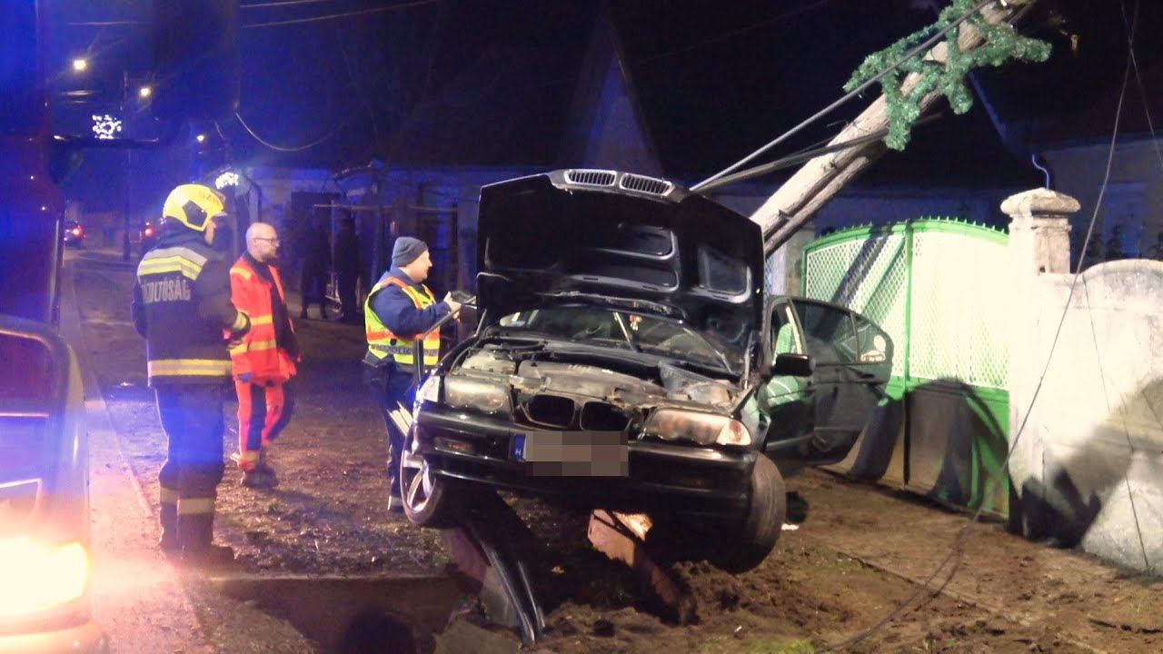 Lámpaoszlopot tört  az úton megpördülő BMW Sé településen - friss vezetői engedélyes sofőr vezette