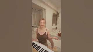 【唱功驚人！】真天后林欣彤阿mag隨口翻唱《無表面傷害》細力出擊不費吹灰之力將天后中的天后鄭欣宜壓在地上鞭打絲毫不顧姐妹情份豬宜不甘成為妓彤洗腳婢含淚宣布姊妹情正式告終今後與廁彤勢不兩立有宜冇彤