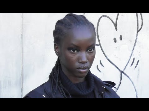 Top model Anok Yai @ Paris 26 september 2018 Fashion Week show Dries ...