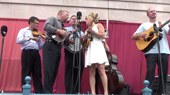 Rhonda Vincent joining Joe Mullins and The Radio R...