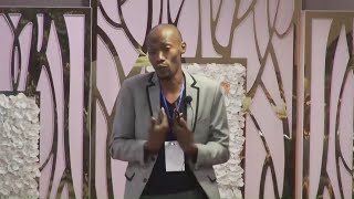 Ajouter de la valeur grace au Digital | Manou Molosa | TEDxLemba