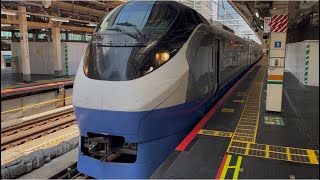 E657系カツK-1編成(フレッシュひたち色リバイバル塗装・青色・連結器カバー無し・トップナンバー)が特急ときわ62号品川行きとして東京駅9番線を発車するシーン(62M)2025.8.19
