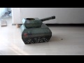 おもちゃの戦車で遊ぶポッケ.wmv